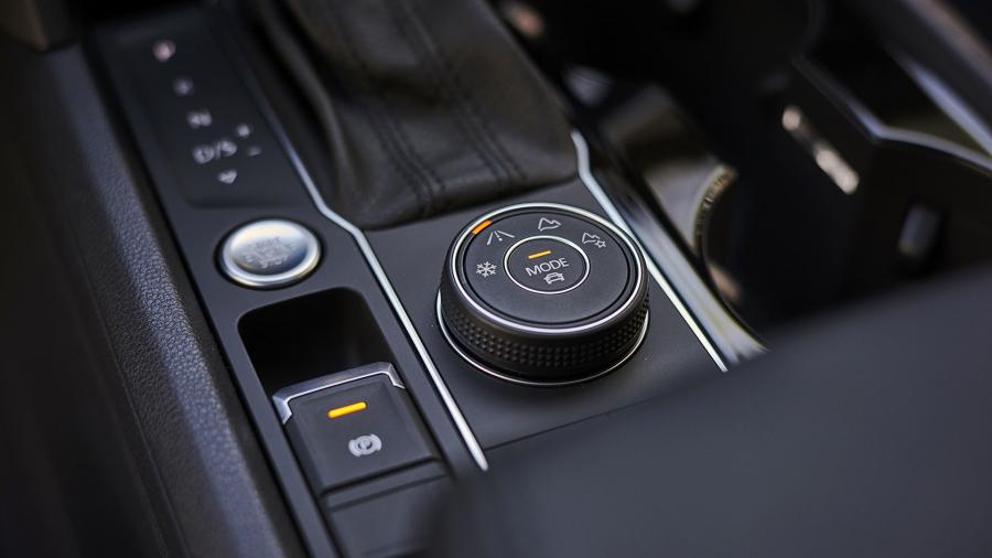 Детали интерьера Volkswagen Atlas V6 4Motion 2017 года  (фото 48 из 52)